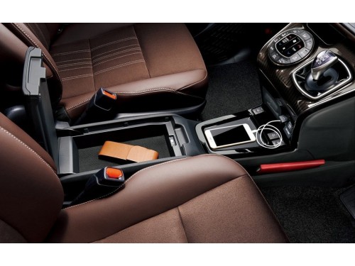 Характеристики автомобиля Toyota Esquire 1.8 Hybrid Gi Premium Package Black-Tailored (7 seater) (04.2020 - 12.2021): фото, вместимость, скорость, двигатель, топливо, масса, отзывы