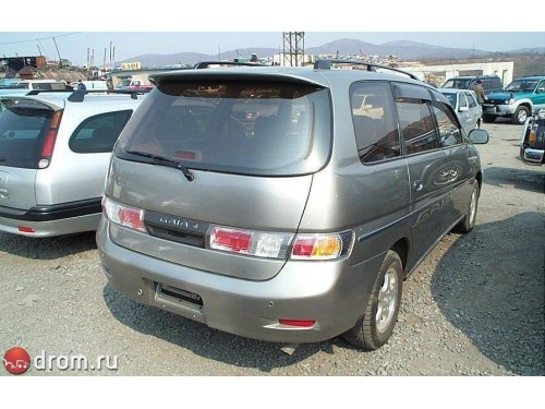 Характеристики автомобиля Toyota Gaia 2.0 (7 Seater) (05.1998 - 03.2001): фото, вместимость, скорость, двигатель, топливо, масса, отзывы