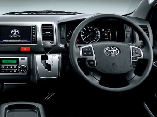 Характеристики автомобиля Toyota Hiace 2.7 DX long middle roof 4WD (12.2013 - 12.2014): фото, вместимость, скорость, двигатель, топливо, масса, отзывы
