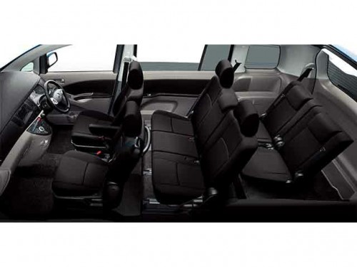 Характеристики автомобиля Toyota Isis 1.8 L welcab lift-up passenger seat A type (09.2004 - 10.2005): фото, вместимость, скорость, двигатель, топливо, масса, отзывы