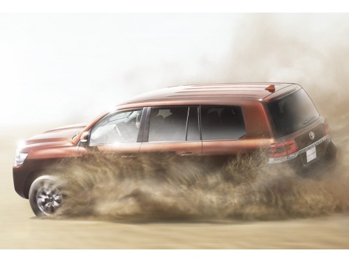 Характеристики автомобиля Toyota Land Cruiser 4.6 AX 4WD (08.2015 - 05.2020): фото, вместимость, скорость, двигатель, топливо, масса, отзывы