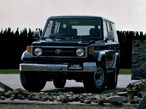 Характеристики автомобиля Toyota Land Cruiser 4.2D 70 LX winch (08.1996 - 07.1999): фото, вместимость, скорость, двигатель, топливо, масса, отзывы