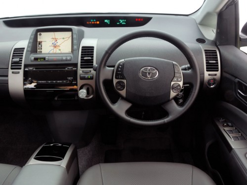 Характеристики автомобиля Toyota Prius 1.5 G (01.2007 - 08.2007): фото, вместимость, скорость, двигатель, топливо, масса, отзывы