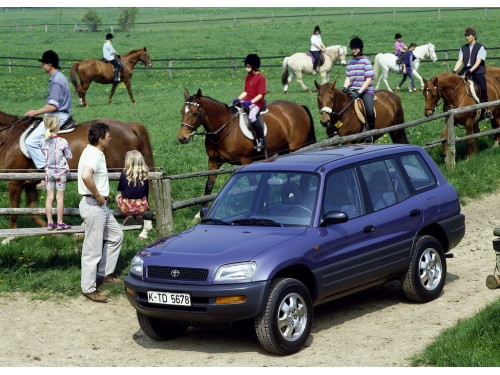 Характеристики автомобиля Toyota RAV4 2.0 AT (02.1995 - 12.1997): фото, вместимость, скорость, двигатель, топливо, масса, отзывы