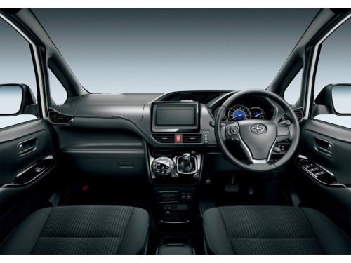 Характеристики автомобиля Toyota Voxy 2.0 V (7 Seater) (07.2017 - 12.2018): фото, вместимость, скорость, двигатель, топливо, масса, отзывы