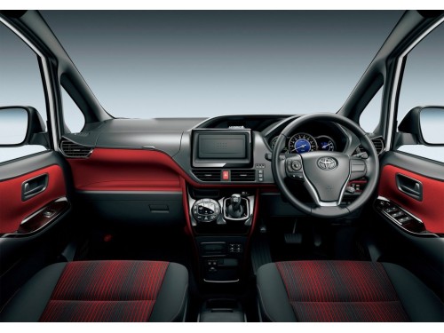 Характеристики автомобиля Toyota Voxy 2.0 V (8 Seater) (07.2017 - 12.2018): фото, вместимость, скорость, двигатель, топливо, масса, отзывы