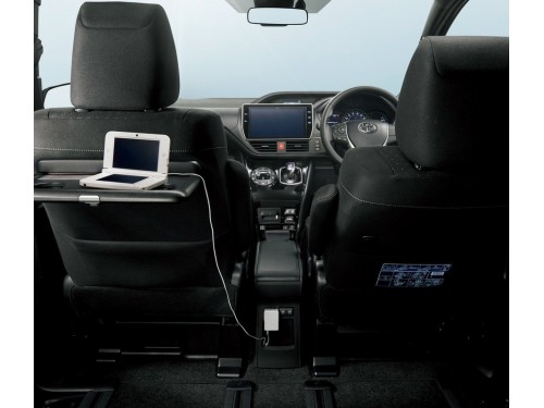 Характеристики автомобиля Toyota Voxy 2.0 V (8 Seater) (07.2017 - 12.2018): фото, вместимость, скорость, двигатель, топливо, масса, отзывы