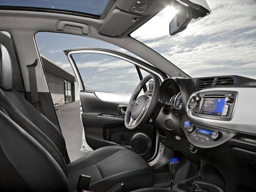 Характеристики автомобиля Toyota Yaris 1.33 CVT Life 5dr. (01.2011 - 06.2014): фото, вместимость, скорость, двигатель, топливо, масса, отзывы