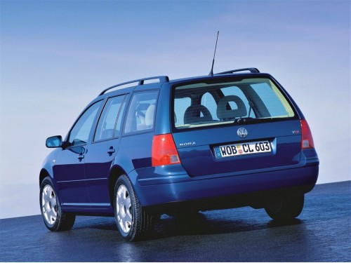 Характеристики автомобиля Volkswagen Bora 1.6 MT Comfortline (11.1999 - 05.2005): фото, вместимость, скорость, двигатель, топливо, масса, отзывы