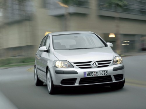 Характеристики автомобиля Volkswagen Golf Plus 1.6 MT Sportline (05.2007 - 03.2008): фото, вместимость, скорость, двигатель, топливо, масса, отзывы