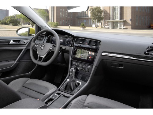 Характеристики автомобиля Volkswagen Golf 1.4 TSI DSG Comfortline 5dr. (09.2018 - 12.2019): фото, вместимость, скорость, двигатель, топливо, масса, отзывы