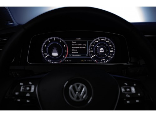 Характеристики автомобиля Volkswagen Golf 1.4 TSI DSG Comfortline 5dr. (09.2018 - 12.2019): фото, вместимость, скорость, двигатель, топливо, масса, отзывы