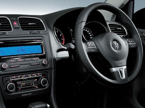 Характеристики автомобиля Volkswagen Golf 1.2 TSI Trendline BlueMotion Technology (01.2012 - 05.2013): фото, вместимость, скорость, двигатель, топливо, масса, отзывы