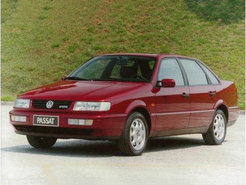Характеристики автомобиля Volkswagen Passat 1.8 MT (10.1993 - 09.1996): фото, вместимость, скорость, двигатель, топливо, масса, отзывы