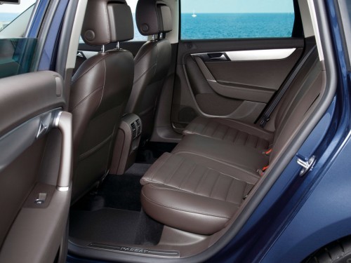 Характеристики автомобиля Volkswagen Passat 1.4 TSI BlueMotion MT Comfortline (10.2012 - 10.2014): фото, вместимость, скорость, двигатель, топливо, масса, отзывы