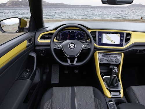Характеристики автомобиля Volkswagen T-Roc 1.5 TSI DSG R-Line (12.2019 - 11.2020): фото, вместимость, скорость, двигатель, топливо, масса, отзывы