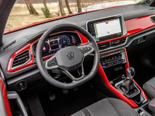 Характеристики автомобиля Volkswagen T-Roc 1.0 TSI MT Style (11.2020 - н.в.): фото, вместимость, скорость, двигатель, топливо, масса, отзывы