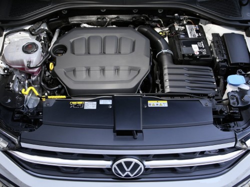 Характеристики автомобиля Volkswagen T-Roc 1.5 TSI DSG R-Line (11.2020 - н.в.): фото, вместимость, скорость, двигатель, топливо, масса, отзывы