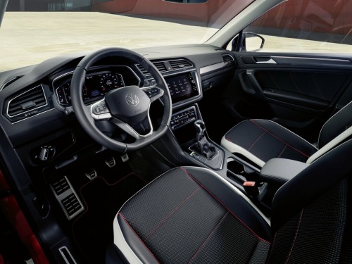 Характеристики автомобиля Volkswagen Tiguan 2.0 TSI DSG 4Motion Life (11.2020 - н.в.): фото, вместимость, скорость, двигатель, топливо, масса, отзывы