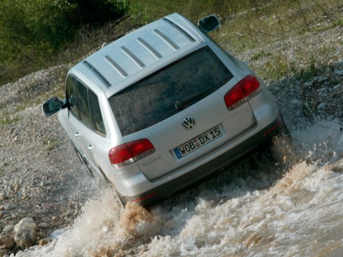 Характеристики автомобиля Volkswagen Touareg 3.0 TDI MT (11.2004 - 12.2006): фото, вместимость, скорость, двигатель, топливо, масса, отзывы