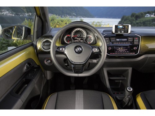 Характеристики автомобиля Volkswagen up! 1.0 BlueMotion MT beats up! 3dr. (07.2016 - 08.2020): фото, вместимость, скорость, двигатель, топливо, масса, отзывы