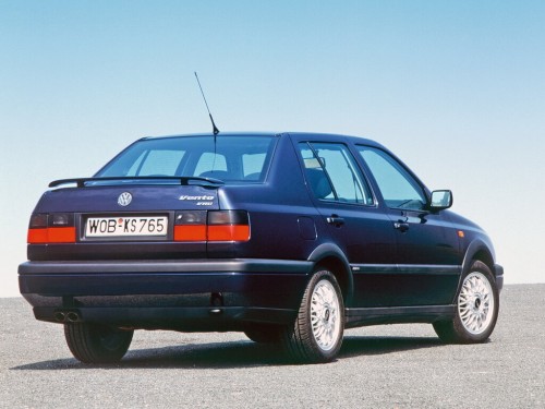 Характеристики автомобиля Volkswagen Vento 1.8 AT CL (01.1992 - 09.1994): фото, вместимость, скорость, двигатель, топливо, масса, отзывы