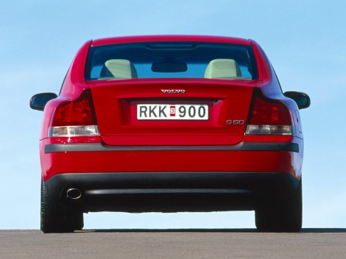 Характеристики автомобиля Volvo S60 2.0T AT Premium (04.2003 - 04.2004): фото, вместимость, скорость, двигатель, топливо, масса, отзывы
