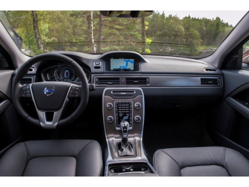 Характеристики автомобиля Volvo XC70 2.4 D4 AT AWD Kinetic (08.2013 - 04.2015): фото, вместимость, скорость, двигатель, топливо, масса, отзывы