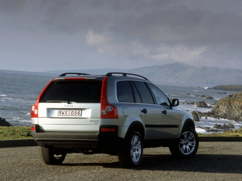 Характеристики автомобиля Volvo XC90 2.9 AT T6 AWD Executive 5-passenger (10.2002 - 08.2005): фото, вместимость, скорость, двигатель, топливо, масса, отзывы
