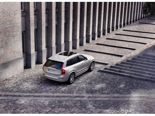 Характеристики автомобиля Volvo XC90 2.0 B5 AWD Geartronic Momentum (6 seats) (08.2021 - 04.2022): фото, вместимость, скорость, двигатель, топливо, масса, отзывы