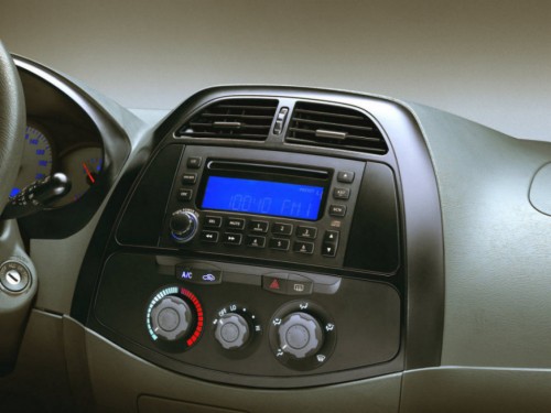 Характеристики автомобиля Vortex Tingo 1.8 AT Lux (07.2010 - 05.2012): фото, вместимость, скорость, двигатель, топливо, масса, отзывы